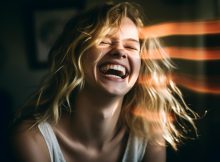 Zâmbete terapeutice: Cum râsul combate stresul