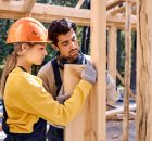 Ghidul construcției de case din lemn: de la proiect la realizare